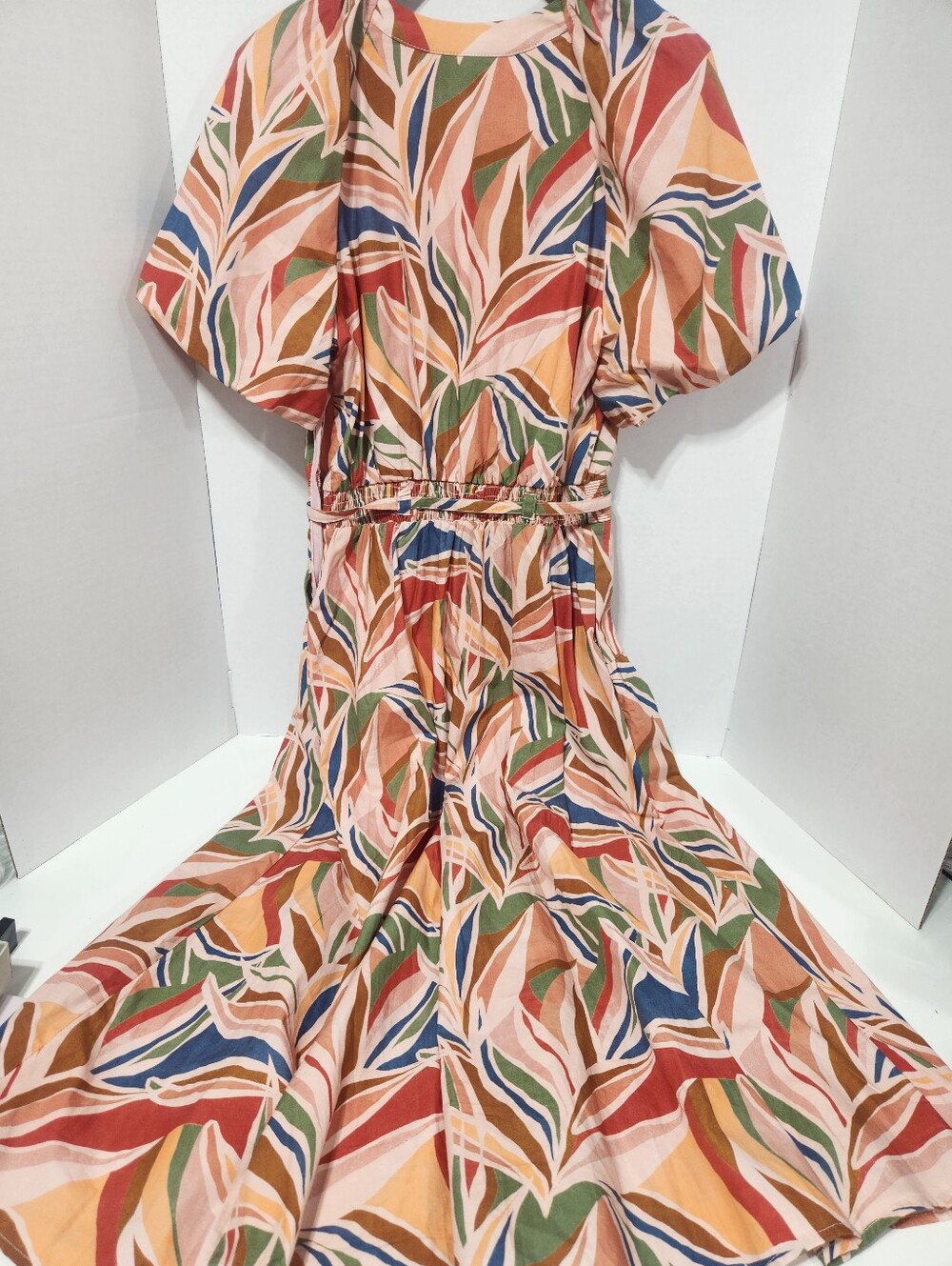 Print Tie-Waist Midi Dress in Multicolor Leaf Pattern